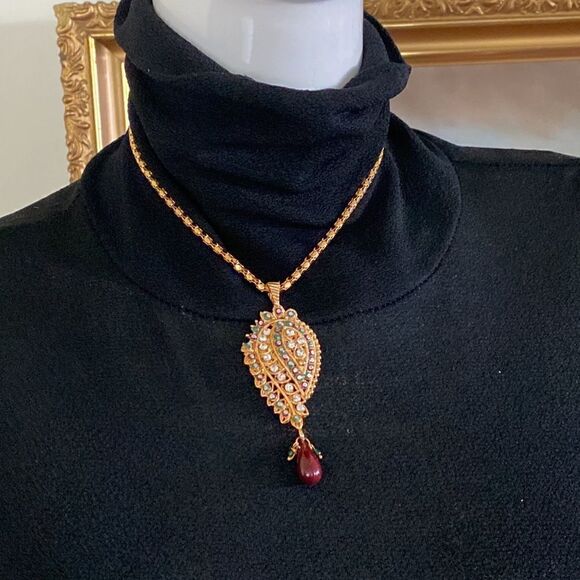 Bollywood Glamour Necklace & Earrings Set - Picture 3 of 12